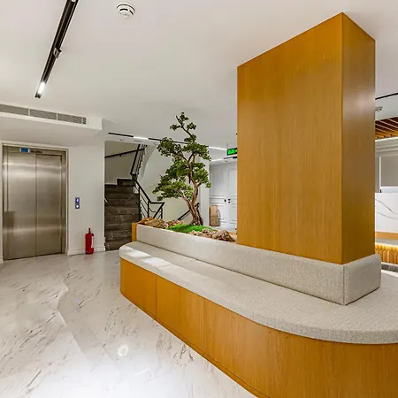 Dulcet Hotel *