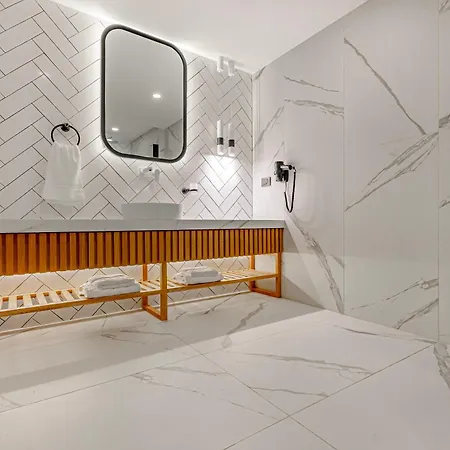 Dulcet Hotel