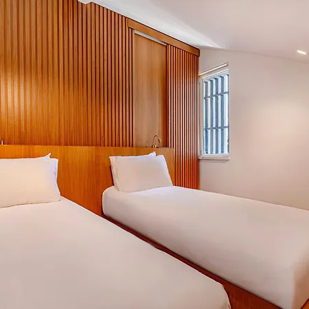 Dulcet Hotel *