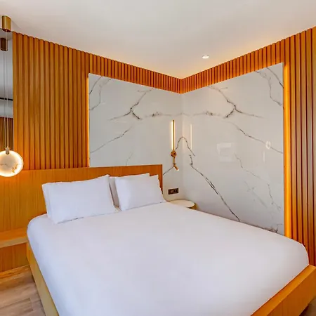 Dulcet Hotel