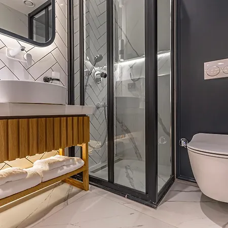 Dulcet Hotel *