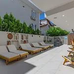 Hotel Dulcet *