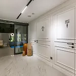 Dulcet Hotel *