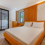 Dulcet Hotel