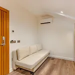 Hotel Dulcet