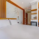 Hotel Dulcet *
