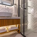 Dulcet Hotel *
