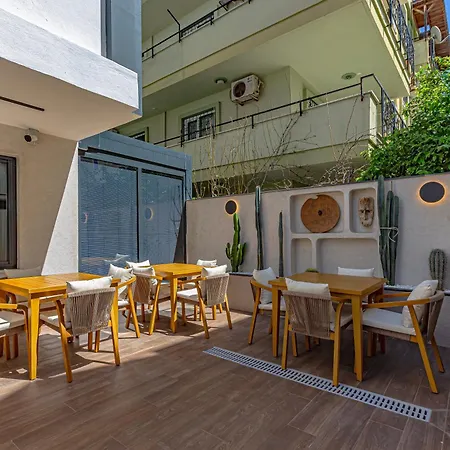 Dulcet Hotel *
