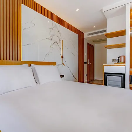 Hotel Dulcet *